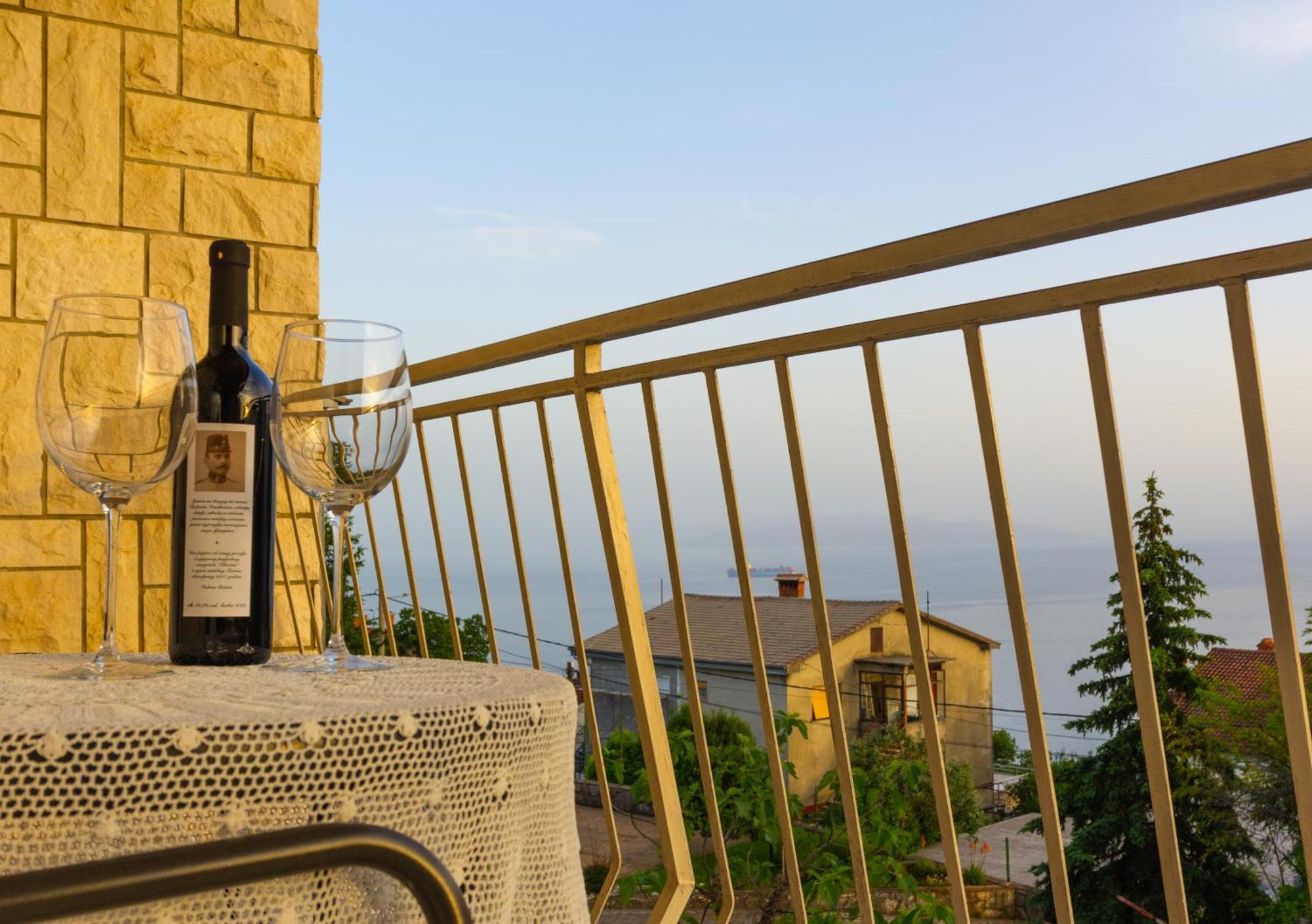 דירות קסטב Sea View Retreat With 170Mbps Wifi And Sunny Balcony מראה חיצוני תמונה